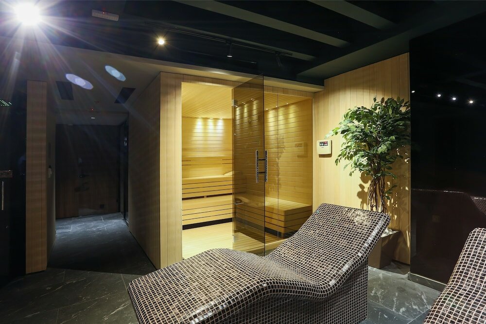 Фото Ambasador Hotel