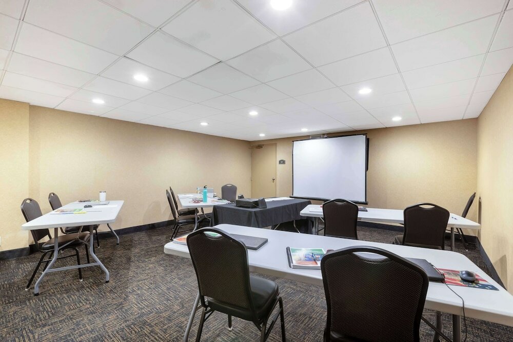 Фото Best Western Plus Midwest Inn