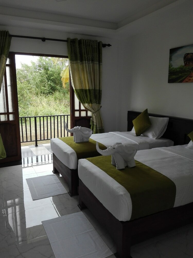 Фото Hotel Golden Ray Dambulla