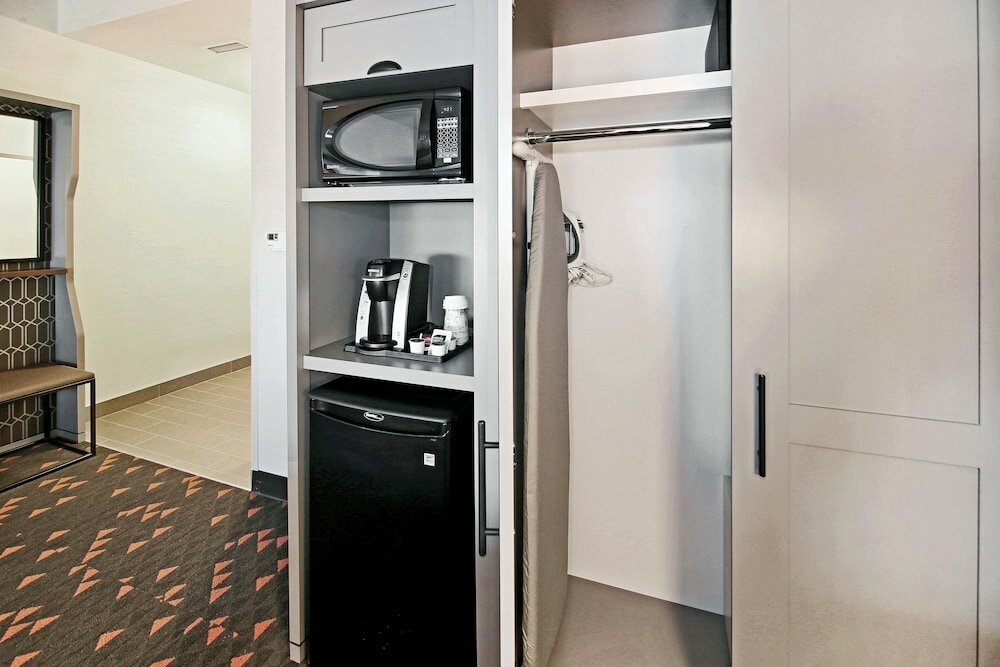 Фото Holiday Inn Hotel & Suites Calgary Airport North by IHG