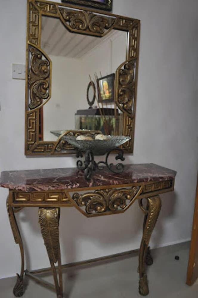 Фото Crown Guest Lodge