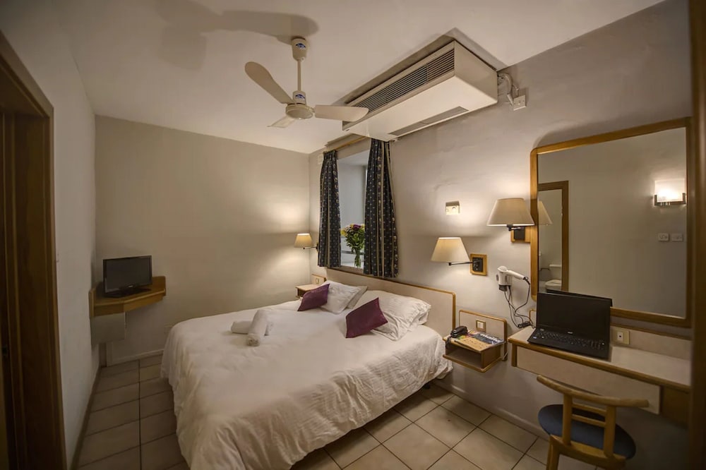 Фото Sliema Chalet Hotel