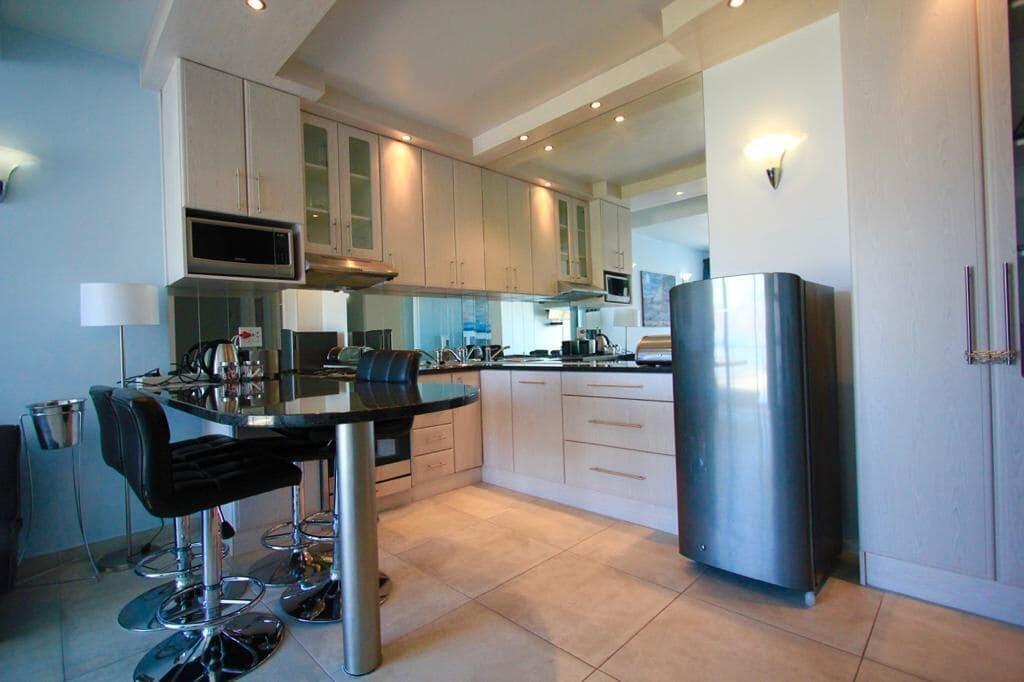 Фото Ocean Breeze Hotel