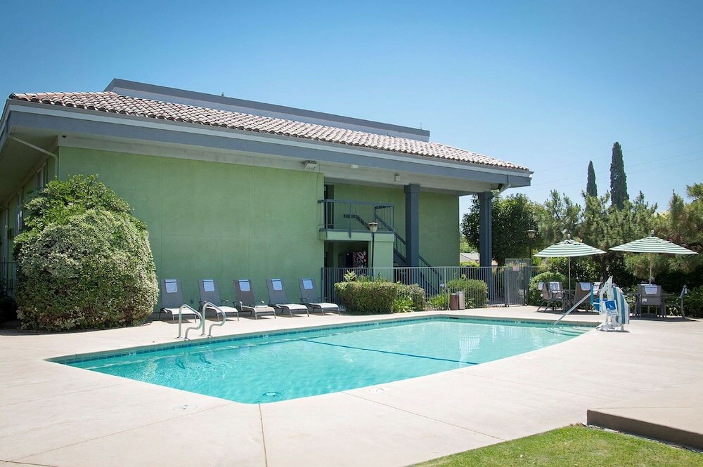 Фото Best Western Village Inn