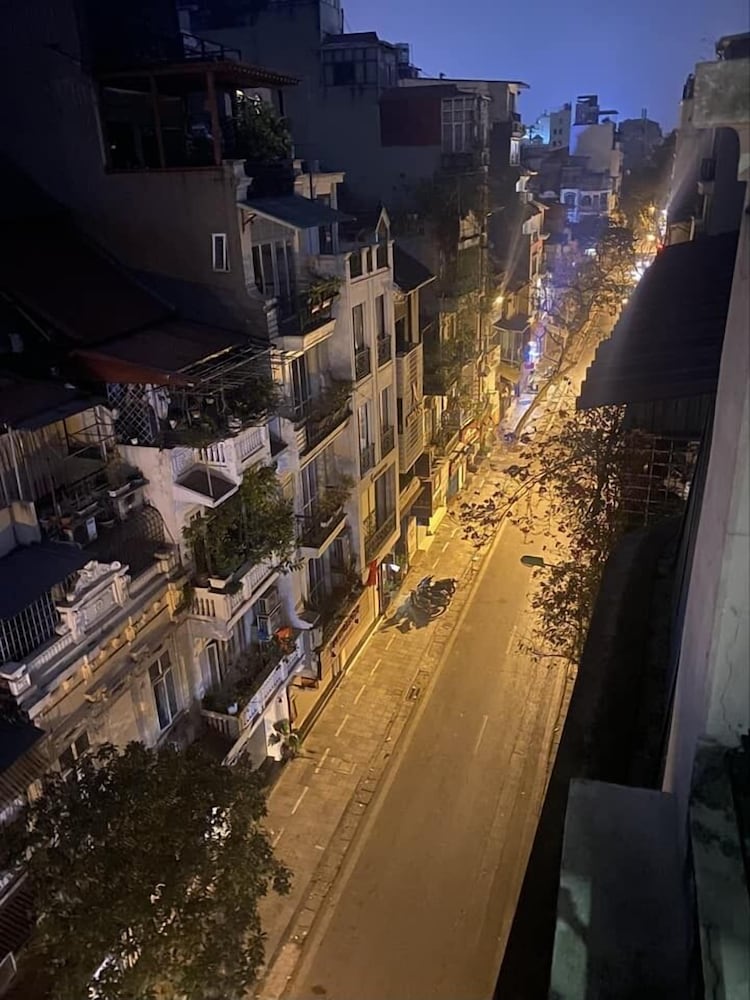 Фото Golden Moon Suite Hotel