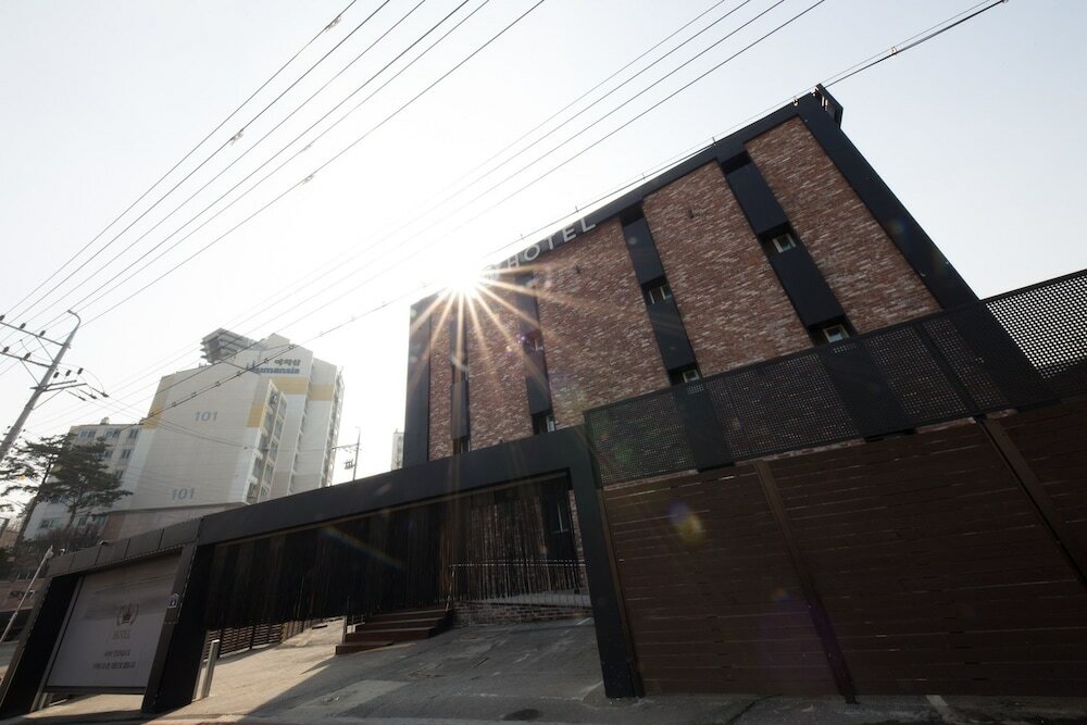 Фото Achasan Station Wall Hotel