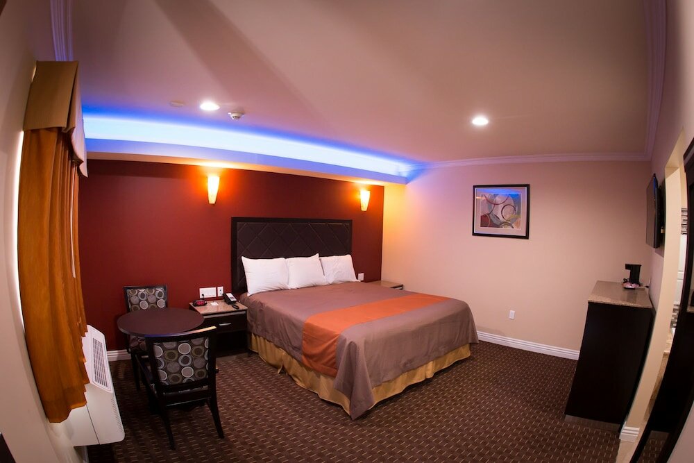 Фото Diamond Bell Inn & Suites