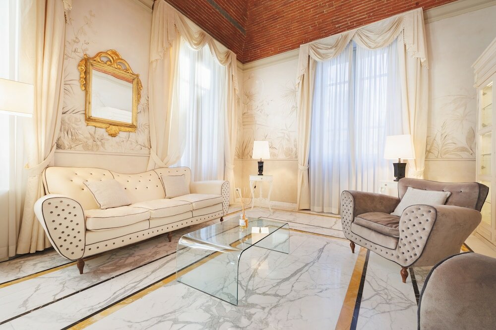 Фото Hotel Embassy