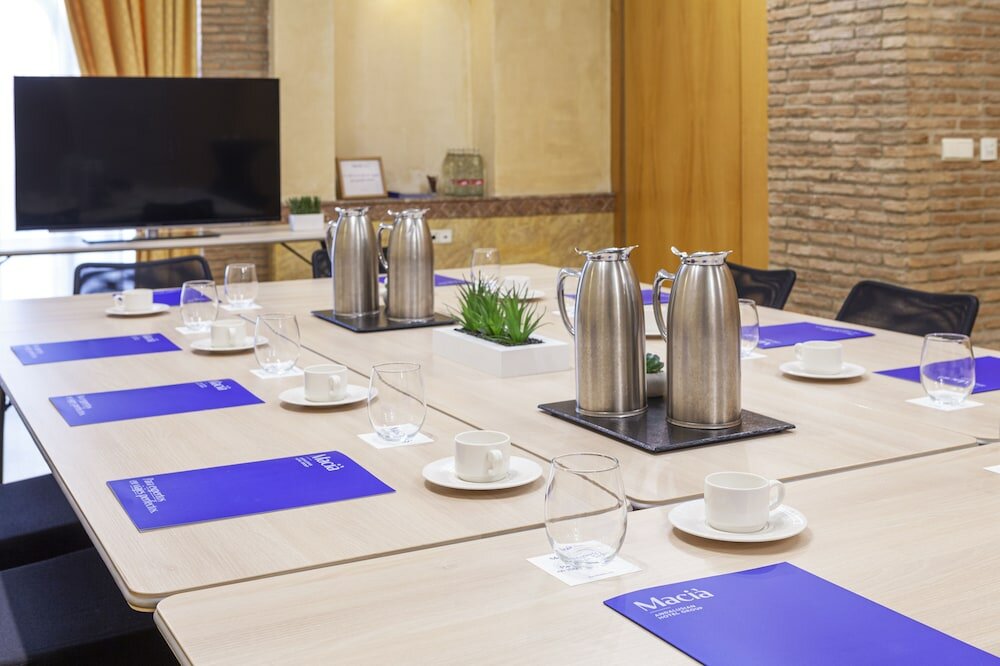 Фото Hotel Macià Alfaros