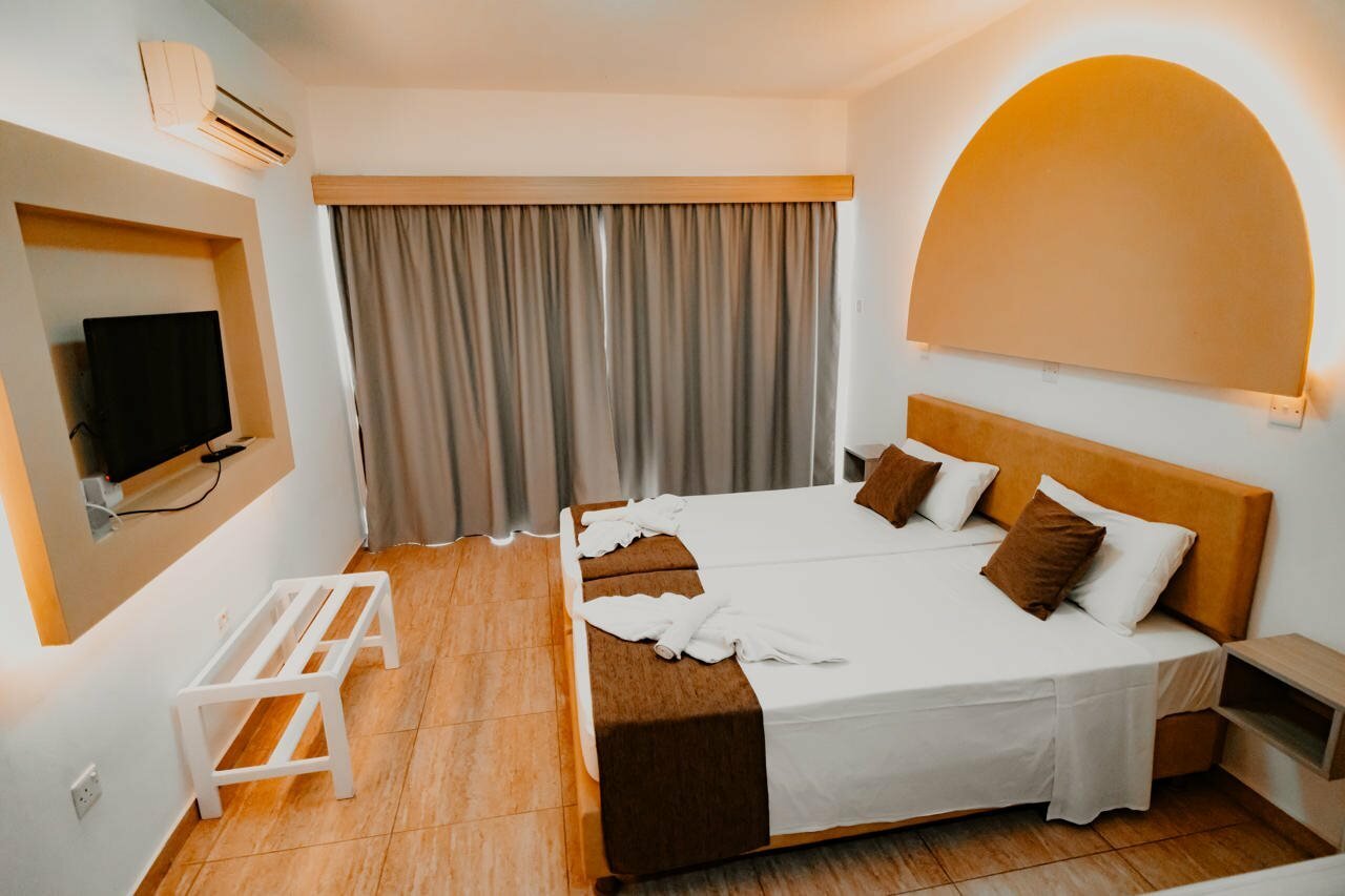 Фото Penelope Beach Hotel Apts