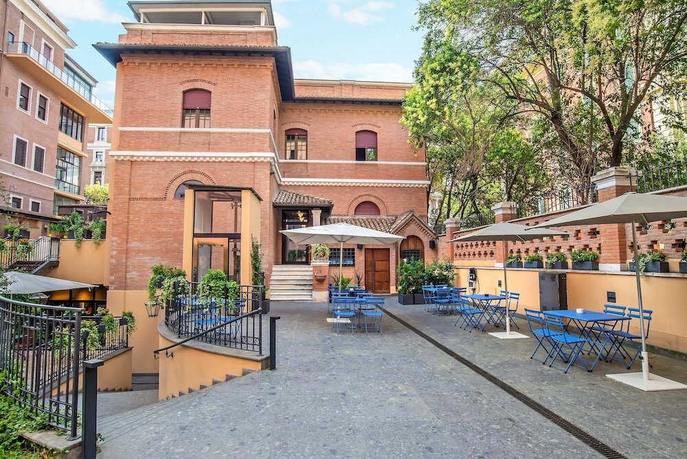 Фото отеля 1