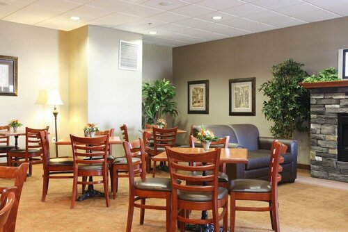 Гостиница Pomeroy Inn & Suites Hotel Dawson Creek в Досон-Крик