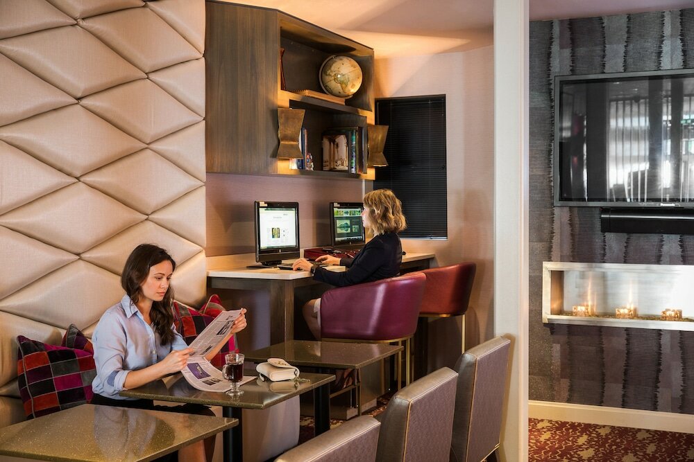 Фото Charlesmark Hotel