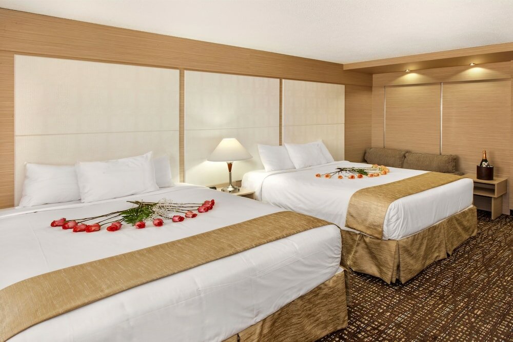 Фото Ocean Beach Palace Hotel and Suites