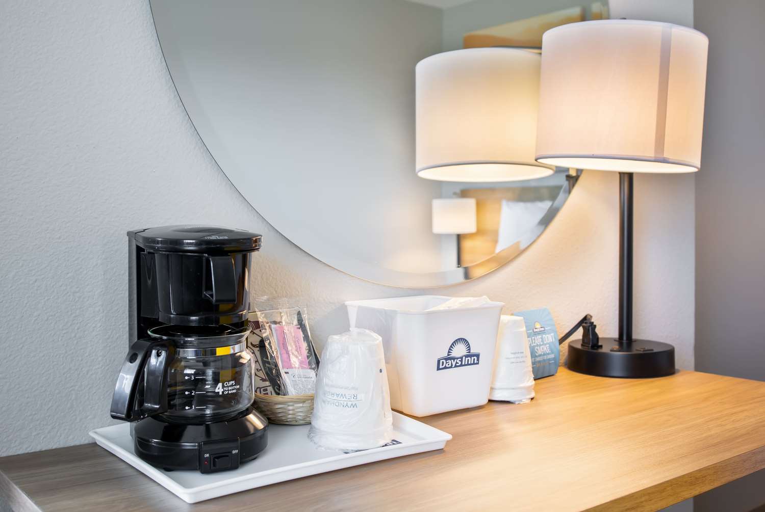 Фото Days Inn by Wyndham Red Bluff