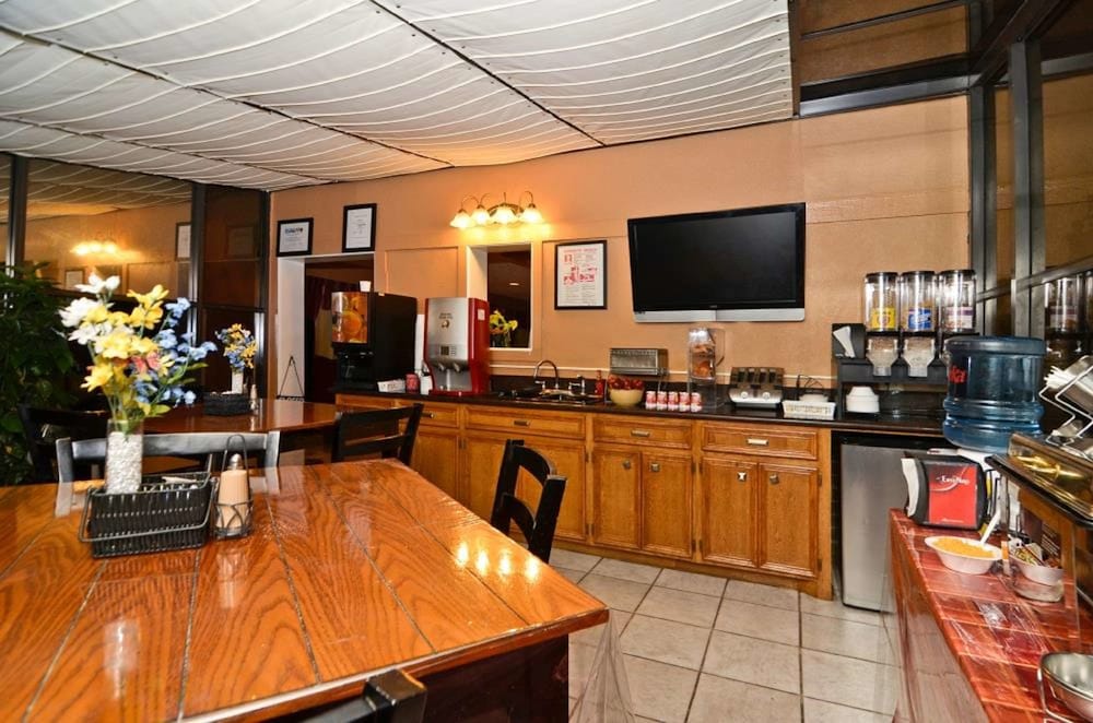 Фото SureStay Hotel by Best Western Zapata