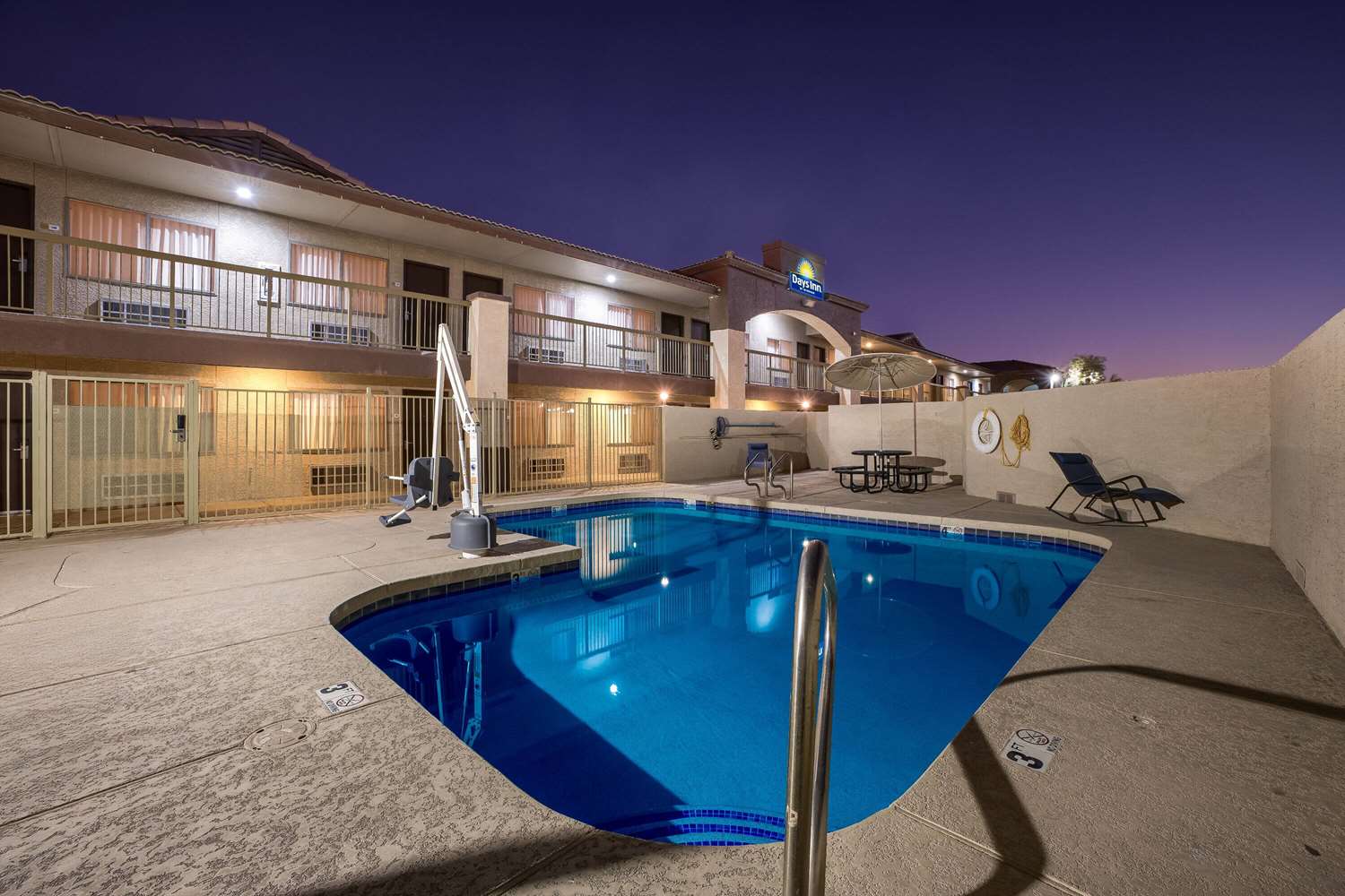 Фото Days Inn by Wyndham Buckeye