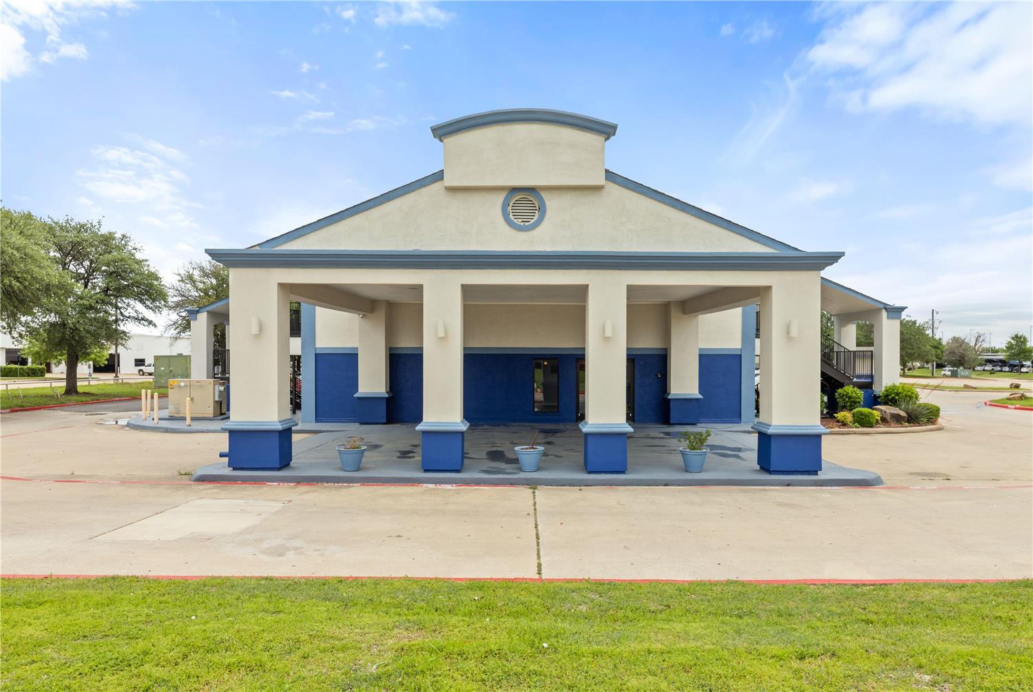 Фото Days Inn by Wyndham McKinney