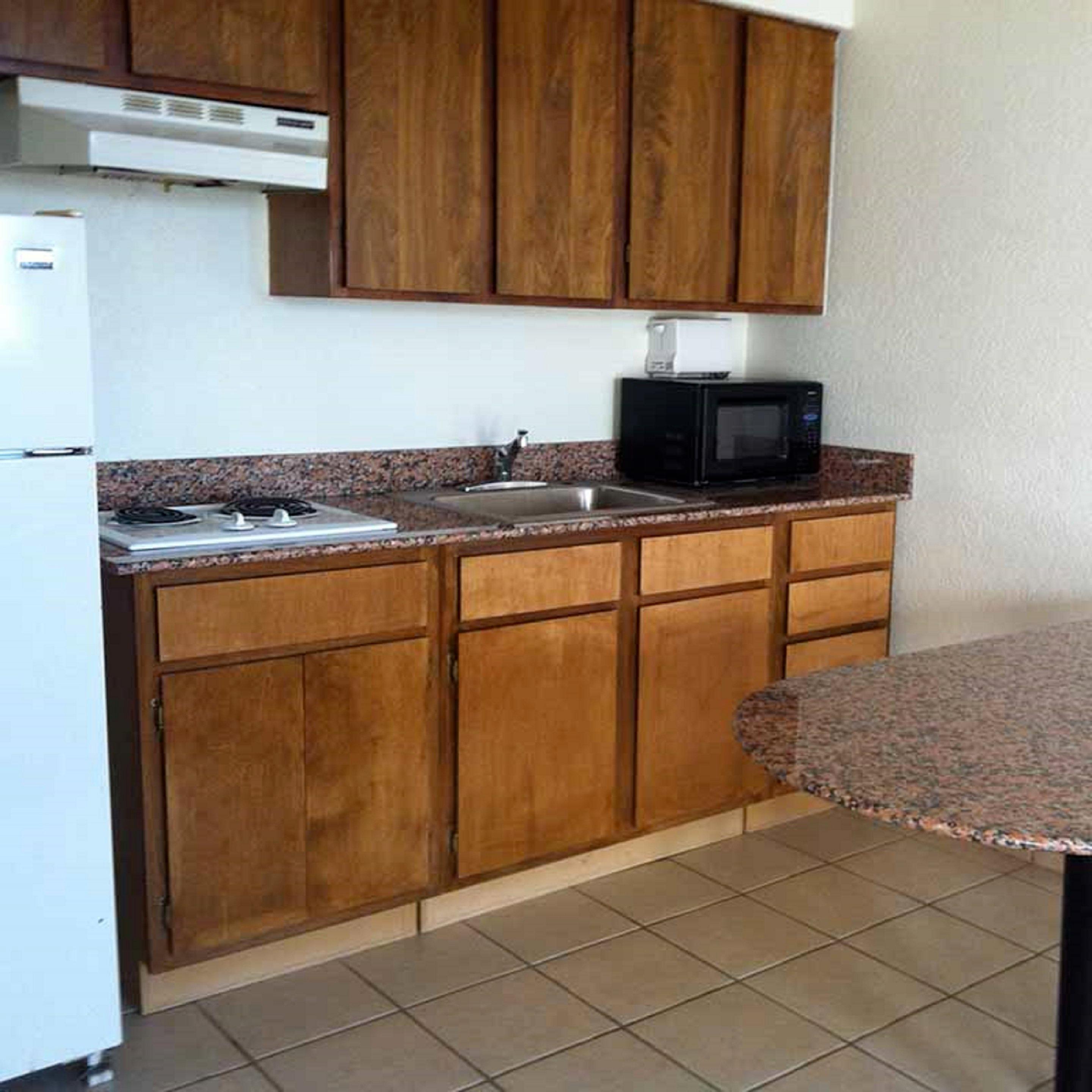 Фото Oaktree Inn and Suites