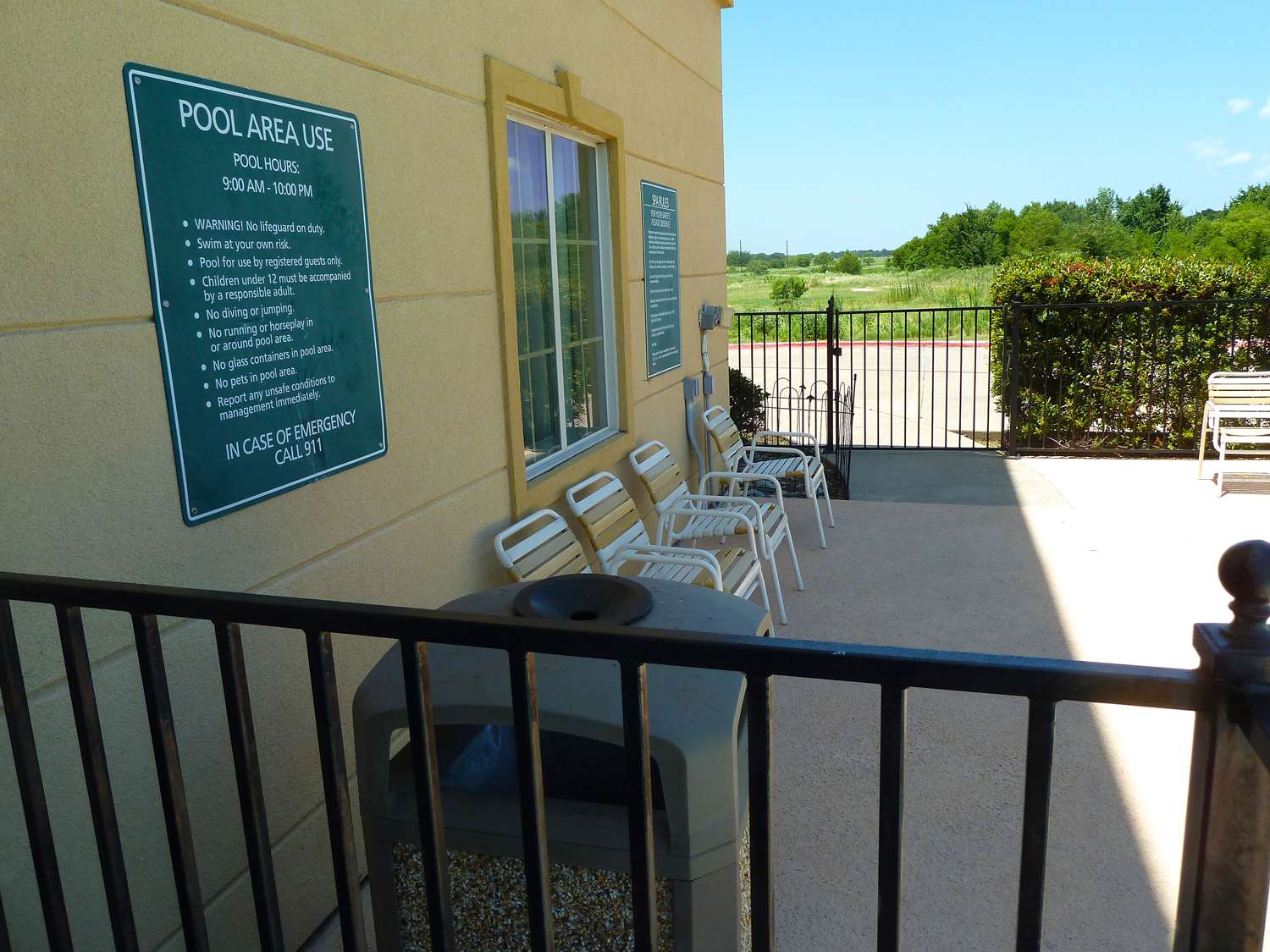 Фото Americas Best Value Inn & Suites Gun Barrel City