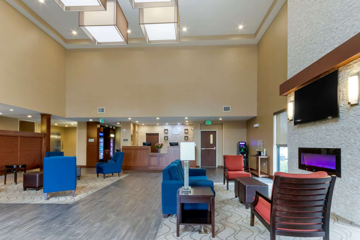 Фото Comfort Suites