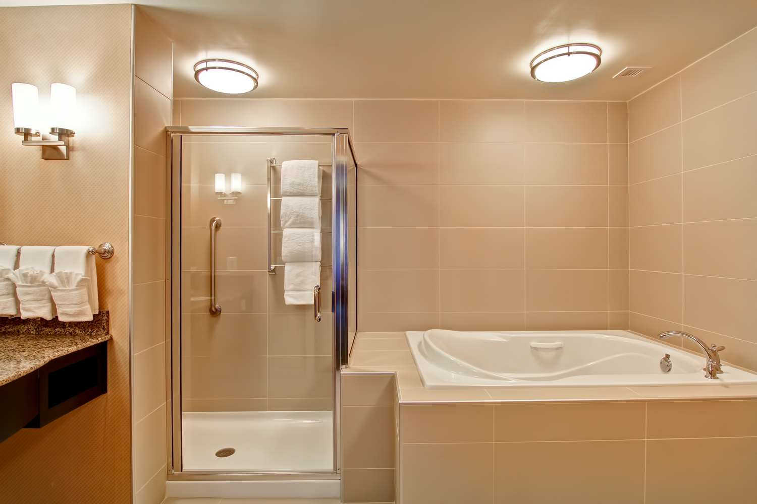 Фото Hilton Garden Inn Woodbridge