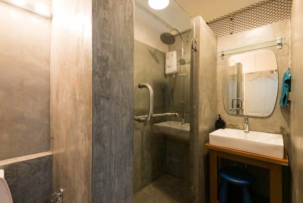 Фото Vacation Townhome near Bts Ekamai