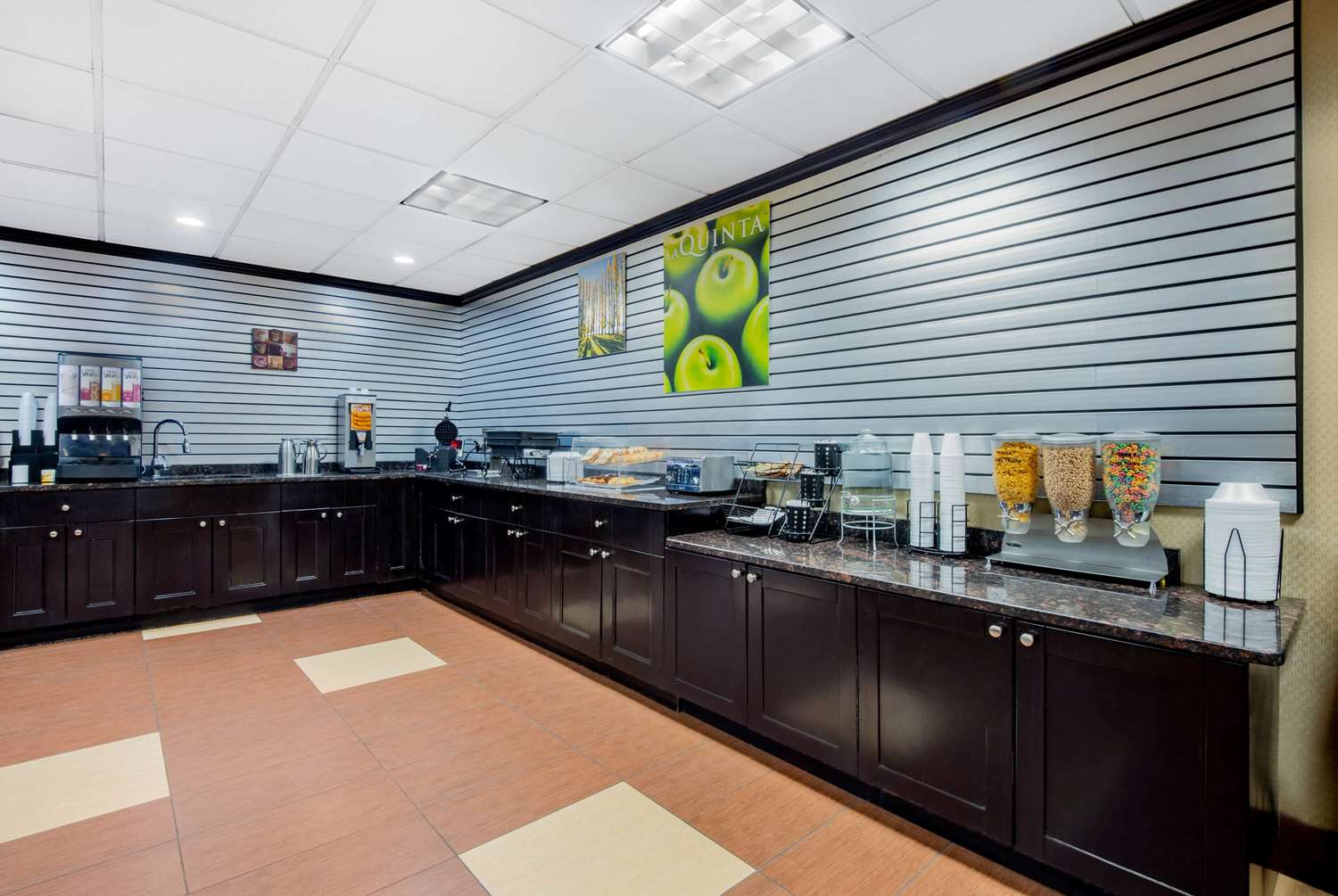 Фото La Quinta Inn by Wyndham West Long Branch