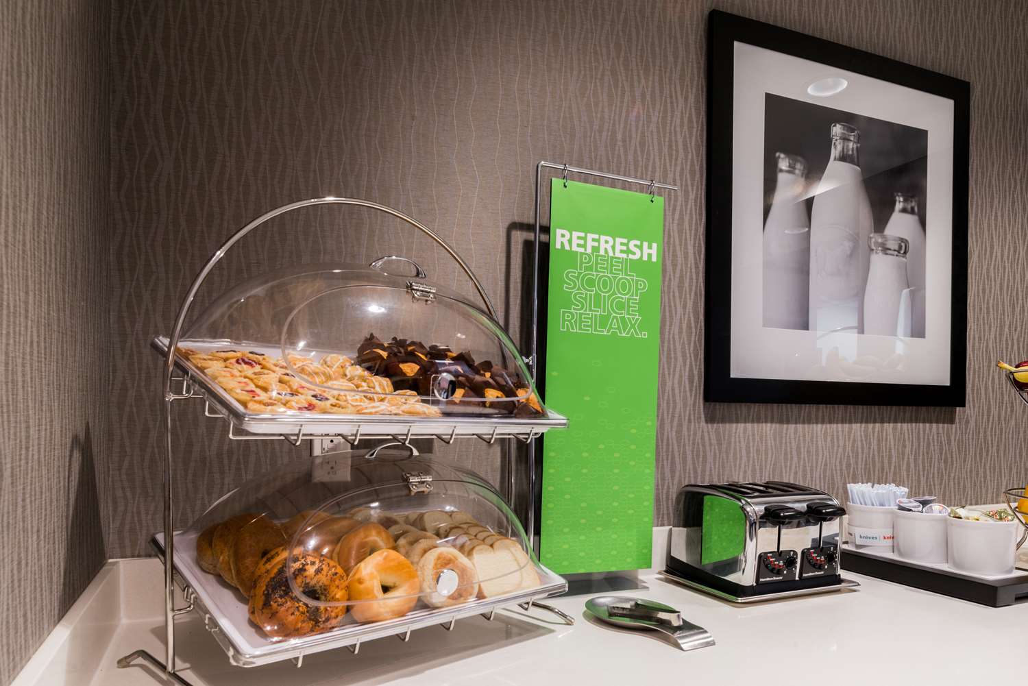 Фото Hampton Inn & Suites Wixom