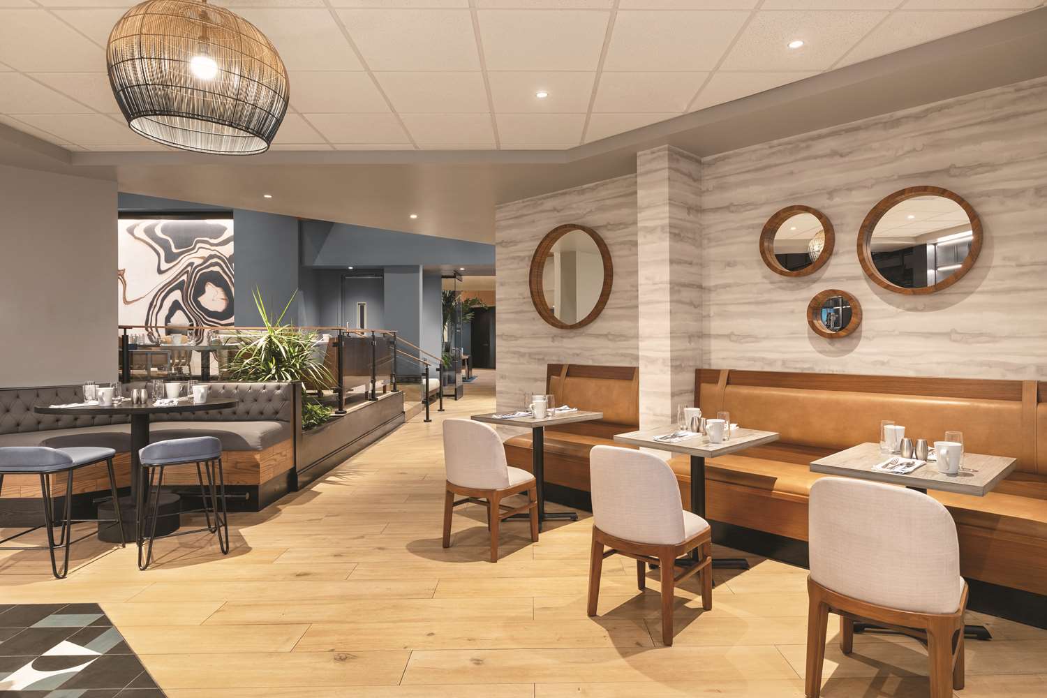 Фото DoubleTree by Hilton Tampa Rocky Point Waterfront