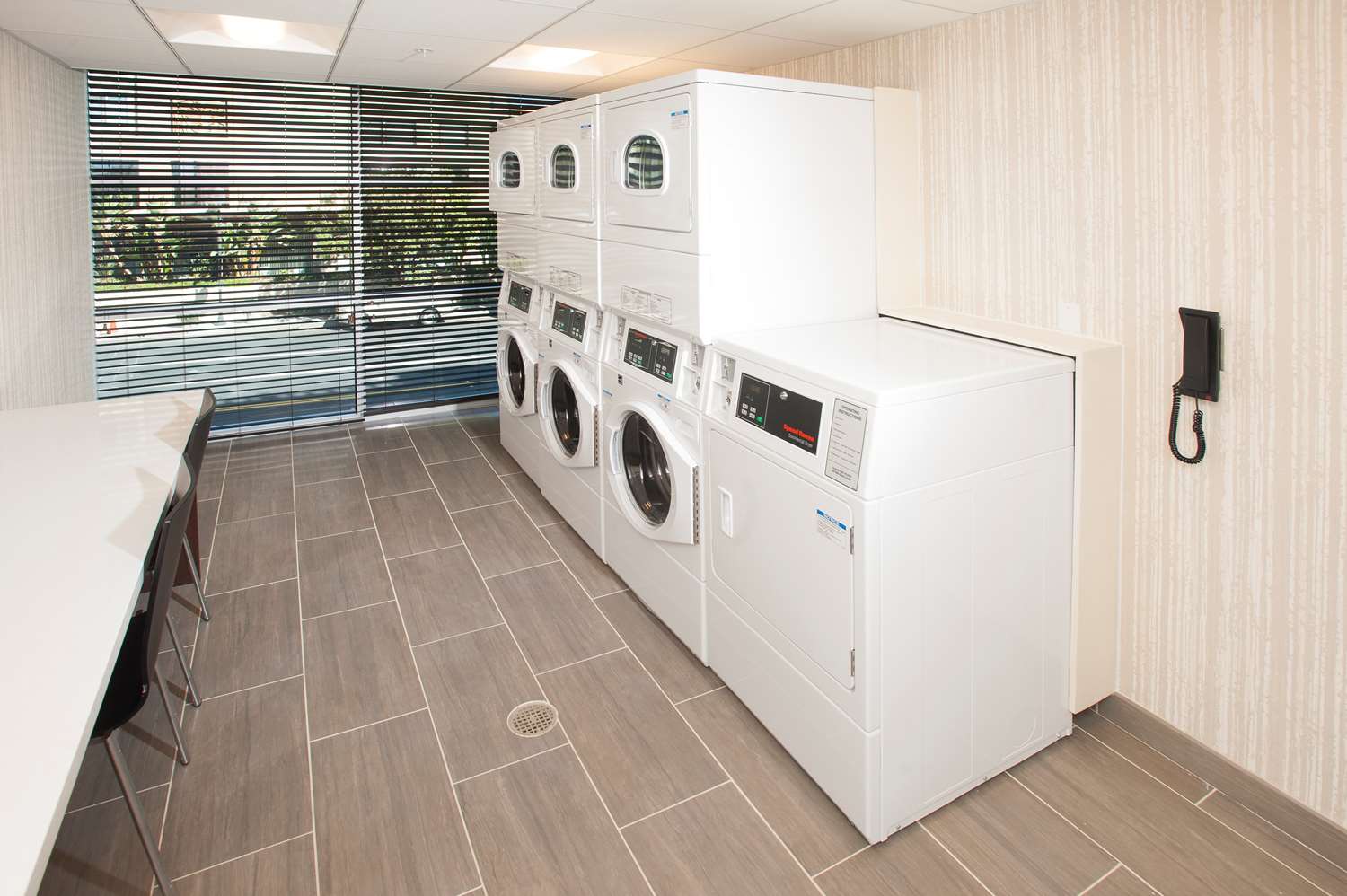 Фото Hilton Garden Inn Burbank Downtown, Ca