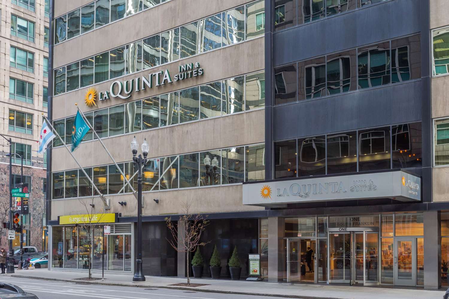 Фото La Quinta Inn & Suites by Wyndham Chicago Downtown