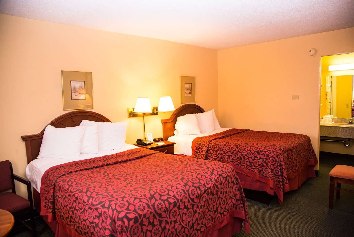 Фото Days Inn by Wyndham Alexandria South