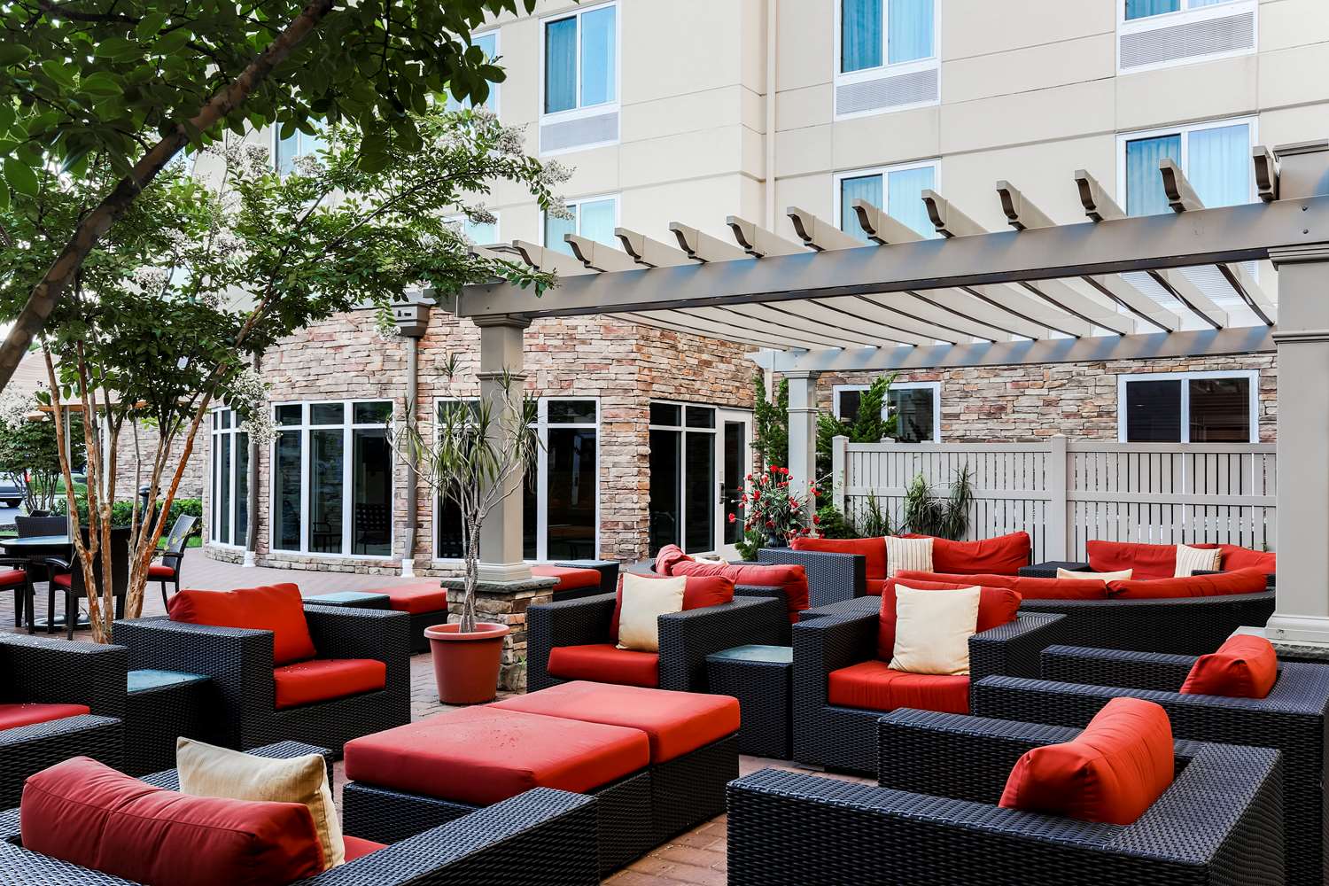 Фото Hilton Garden Inn Melville