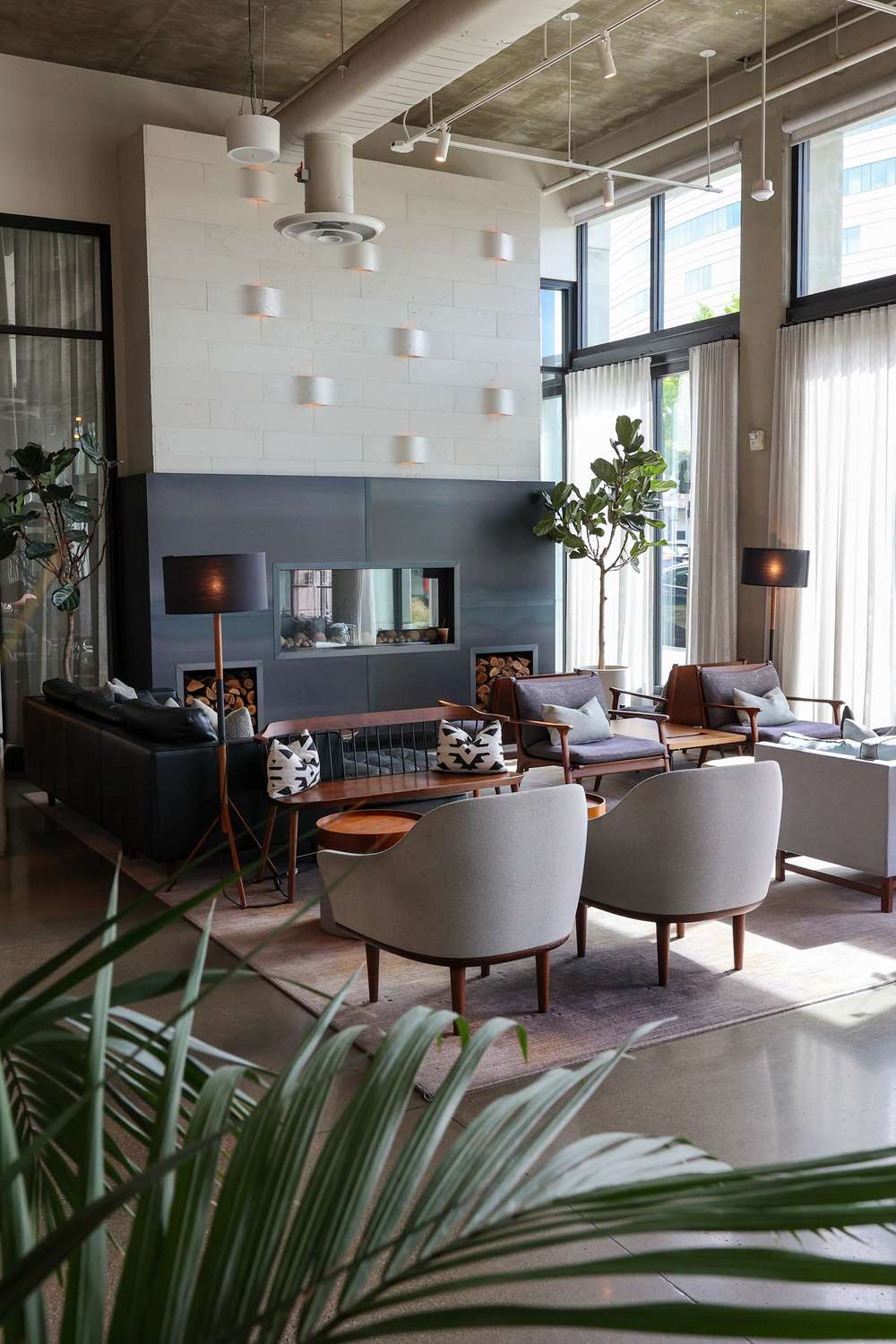 Фото The Fort Sutter Sacramento, Tapestry Collection by Hilton