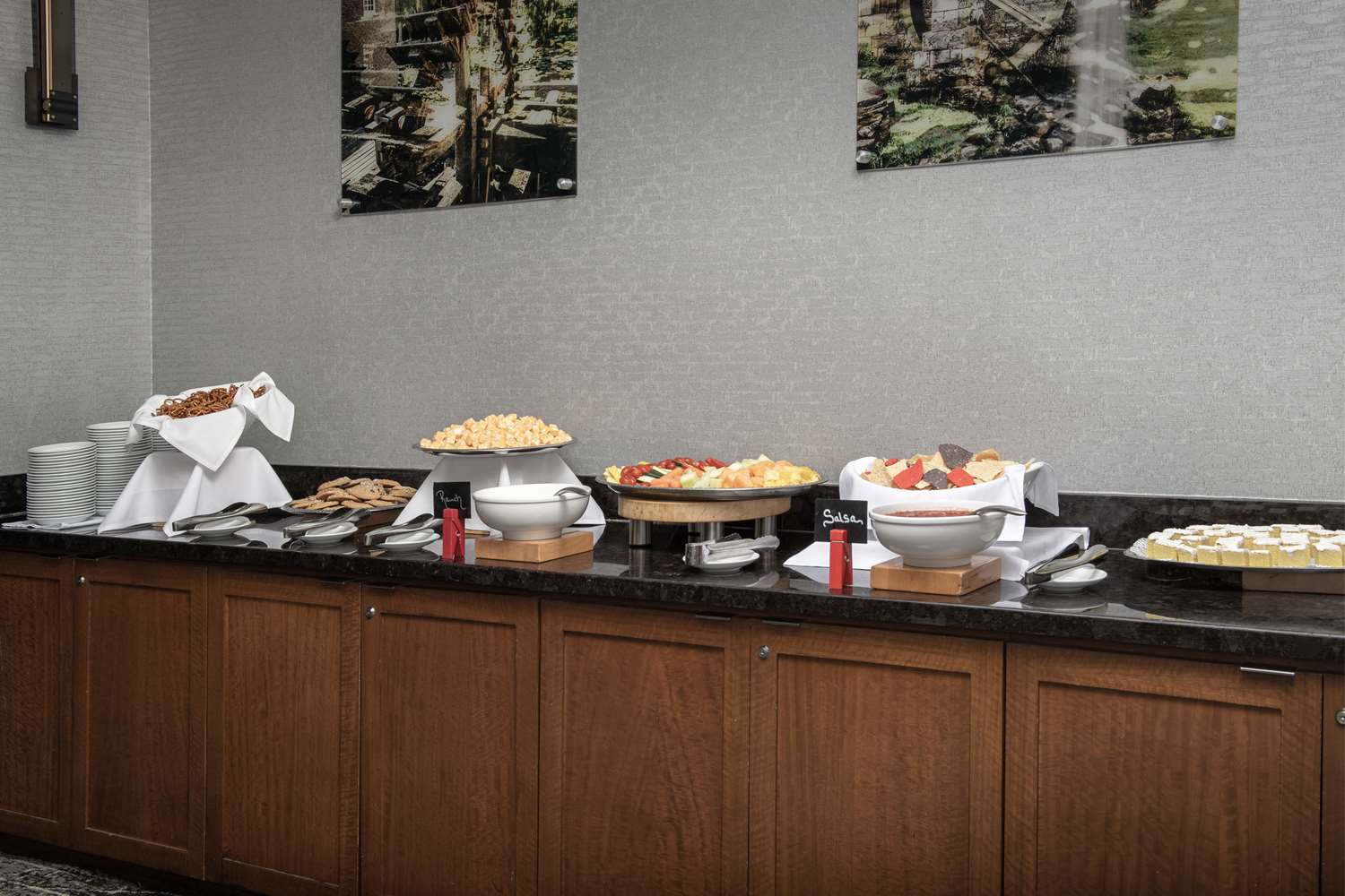 Фото Embassy Suites Springfield