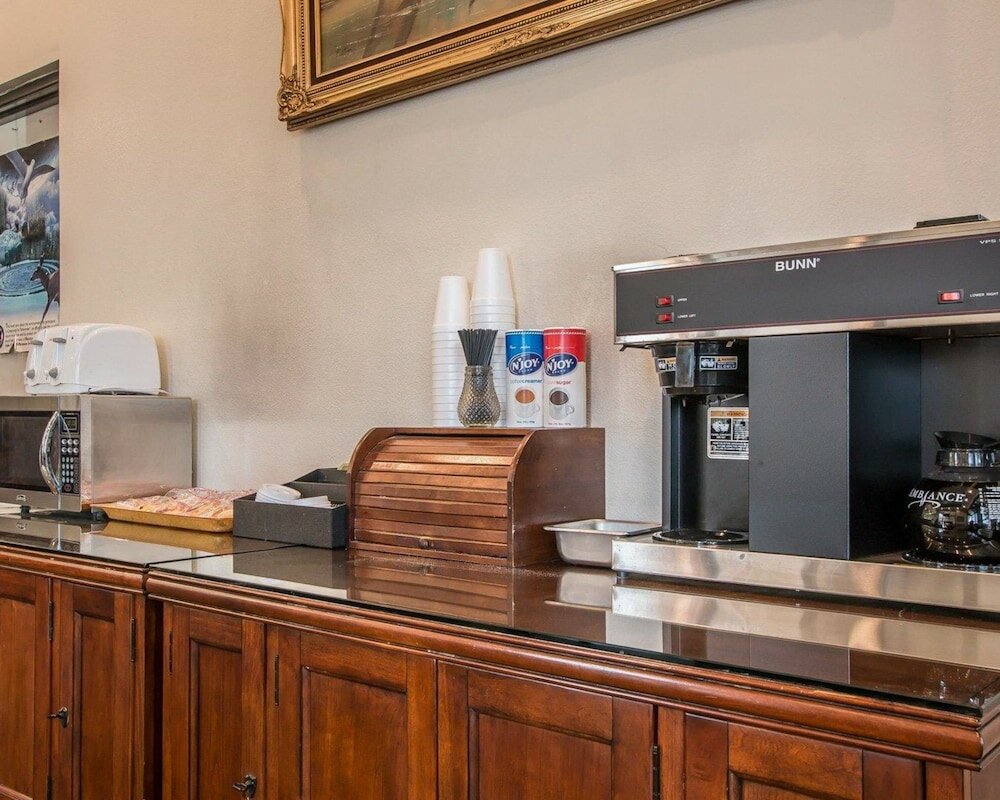 Фото Palm Inn Hotel near Tyler Mall Riverside