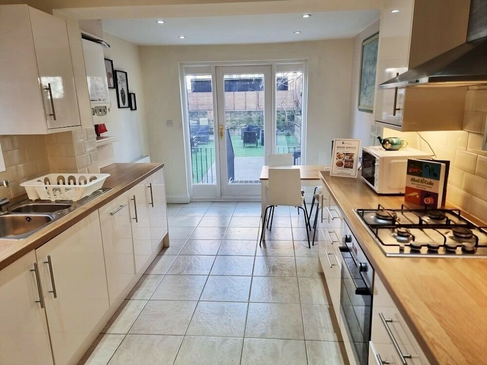 Фото Urban Stay Oxford Gardens Apartments