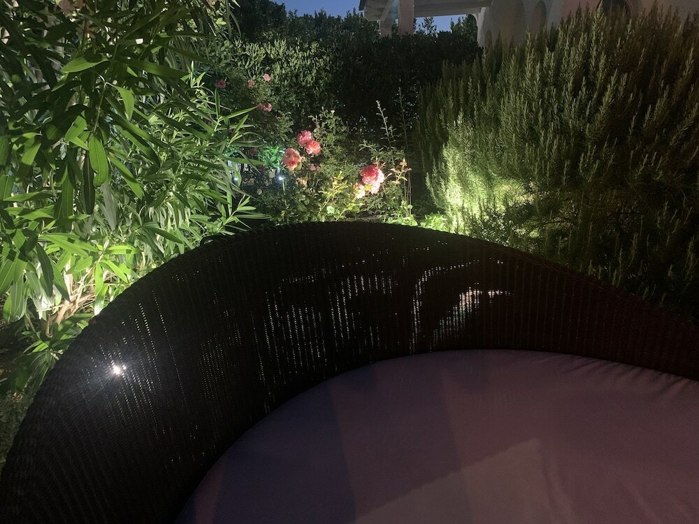 Фото White House Luxury Hospitality