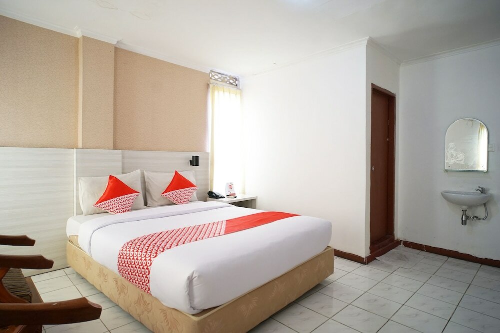 Фото Capital O 2885 Hemra Hotel