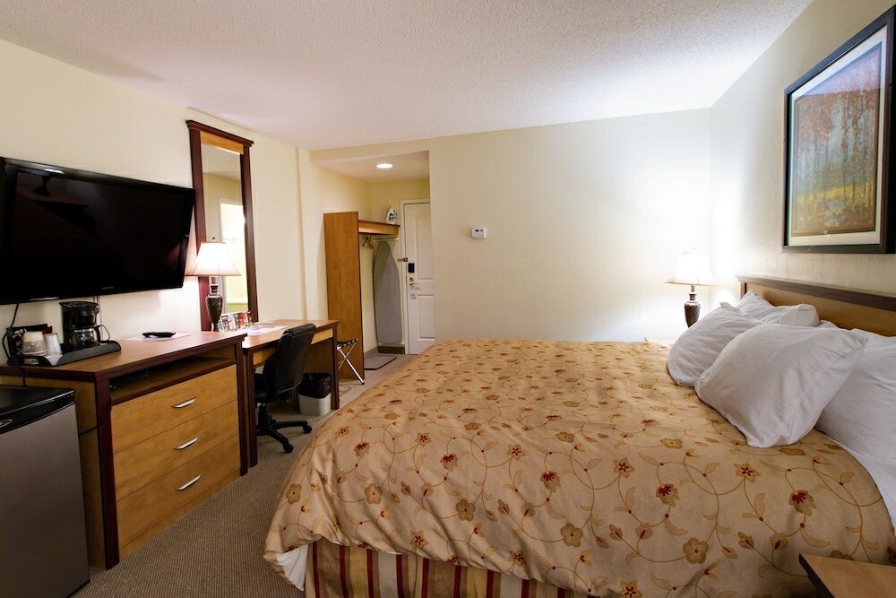 Фото Park West Inn