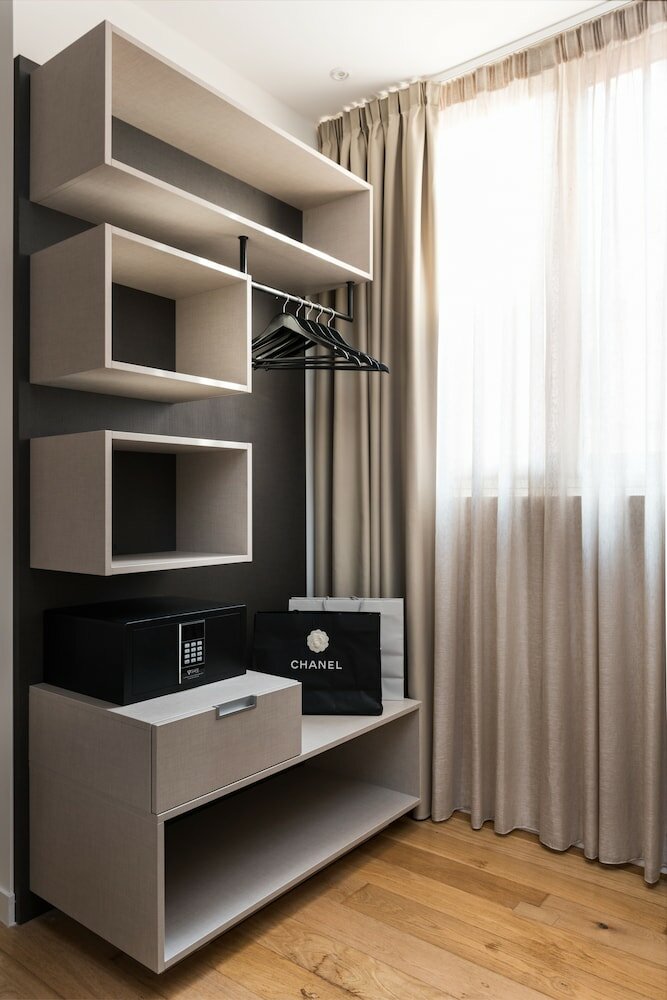 Фото At Forty One