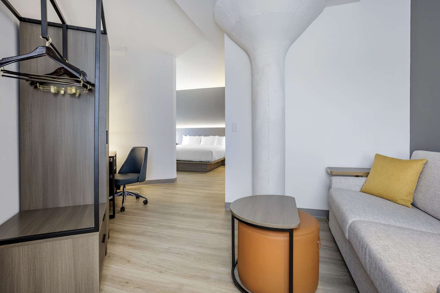 Фото Comfort Inn & Suites Newark Liberty International Airport