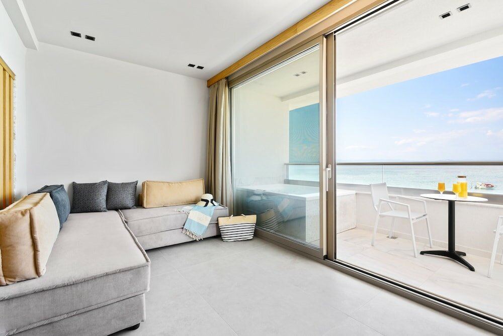 Фото Emily's Luxury Suites