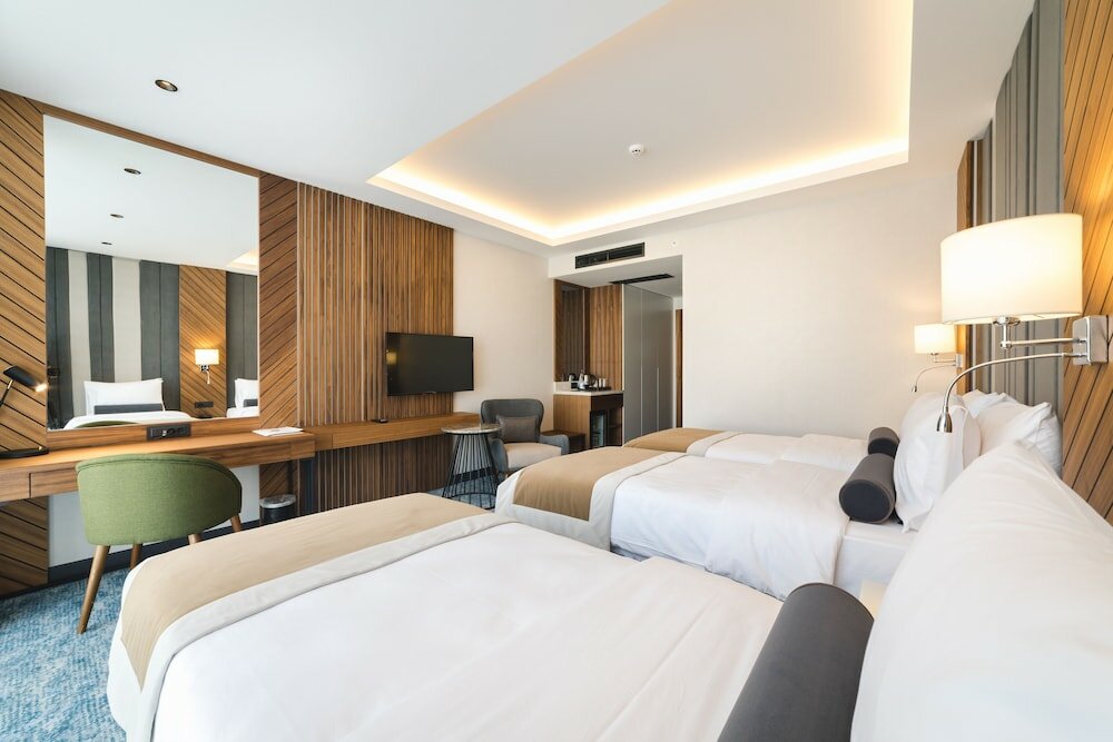 Фото Bristol Hotel