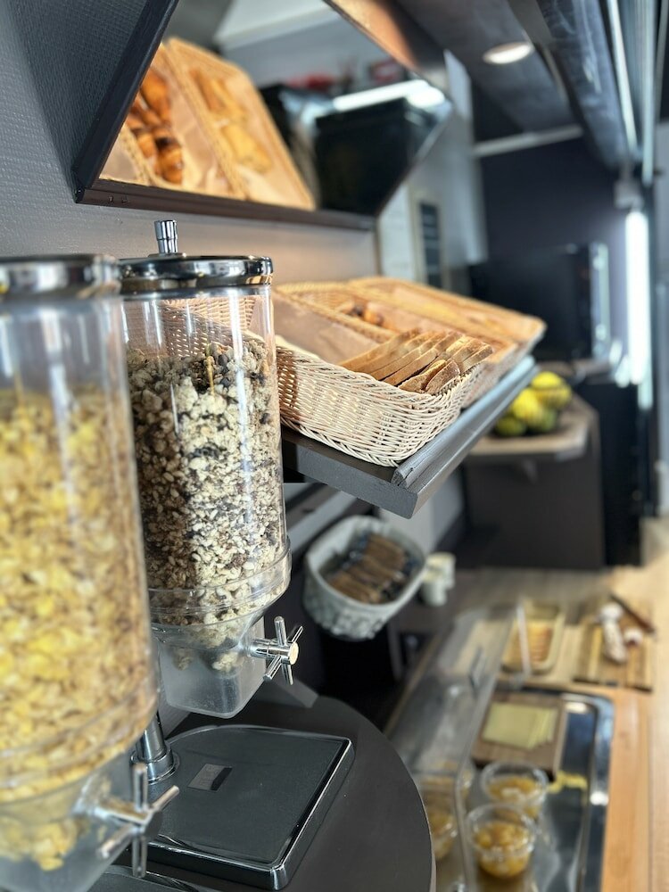 Фото Wood Inn Hôtel Aéroport Bordeaux-Mérignac