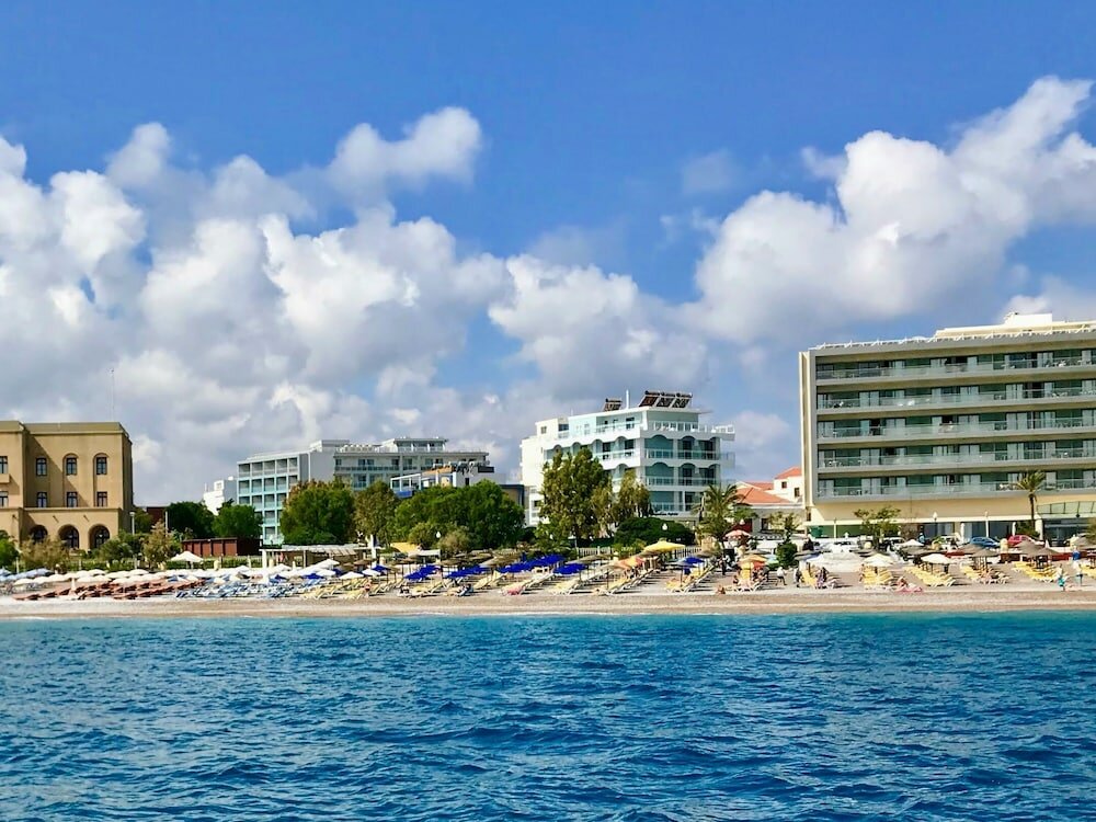 Фото отеля 2