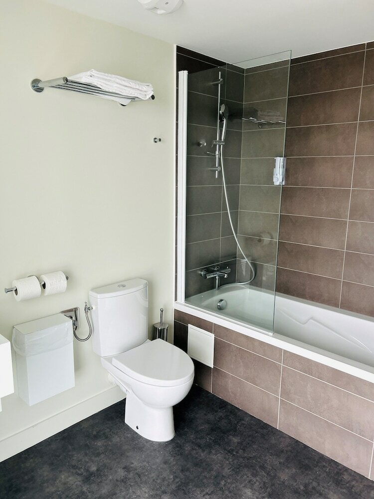 Фото Wood Inn Hôtel Aéroport Bordeaux-Mérignac