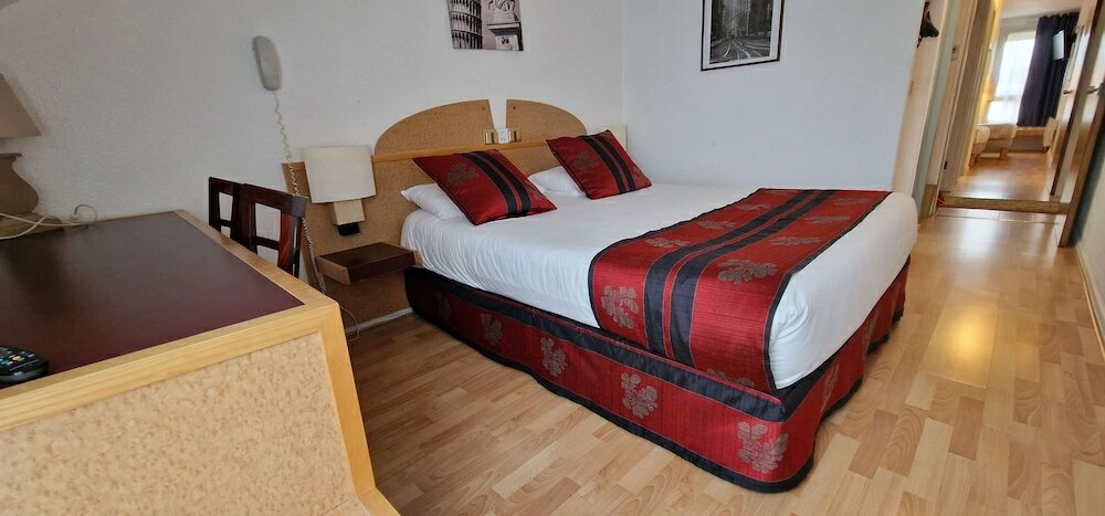 Фото Kyriad Direct Arpajon