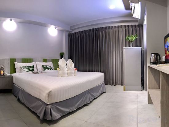 Фото The Pat Hotel